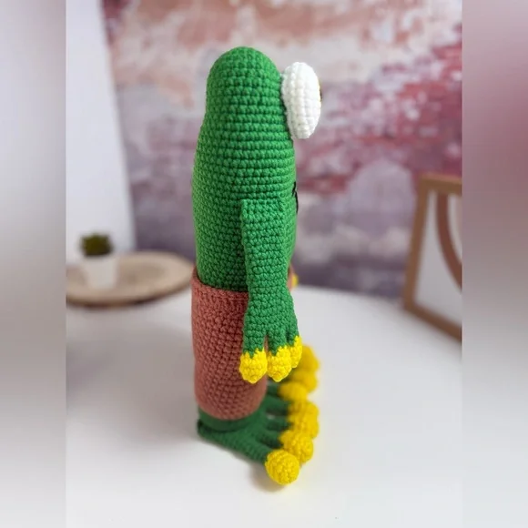 Handcrafted Leo The Green Frog Crochet Amigurumi - Picture 3 of 11